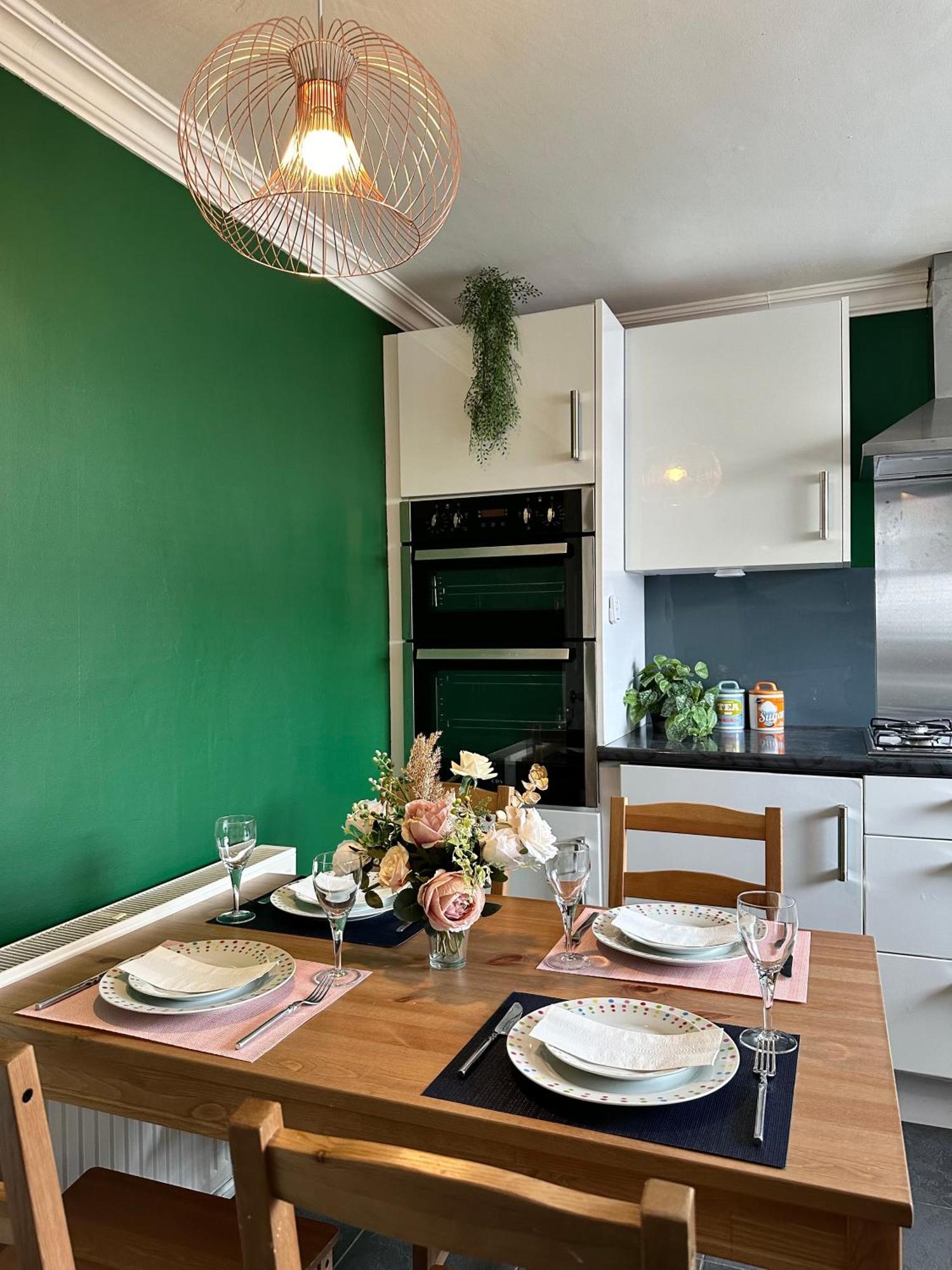 6 Guests House Old Trafford,Media City,City Centre, Free Parking 맨체스터 외부 사진