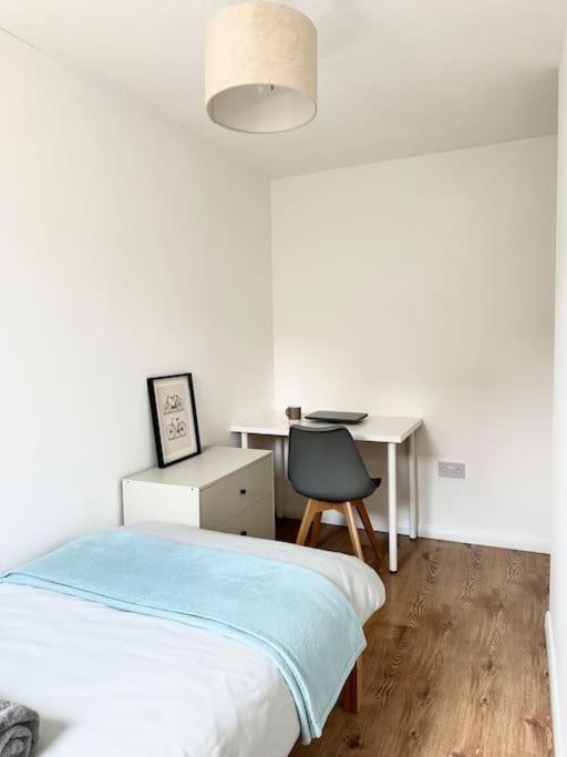 6 Guests House Old Trafford,Media City,City Centre, Free Parking 맨체스터 외부 사진