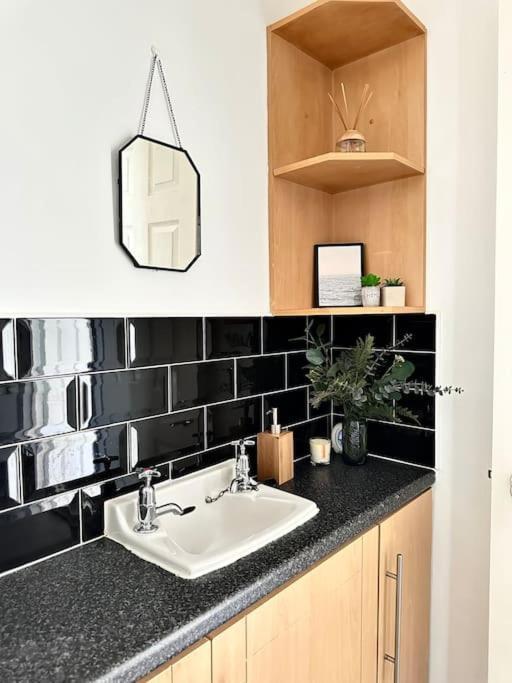 6 Guests House Old Trafford,Media City,City Centre, Free Parking 맨체스터 외부 사진
