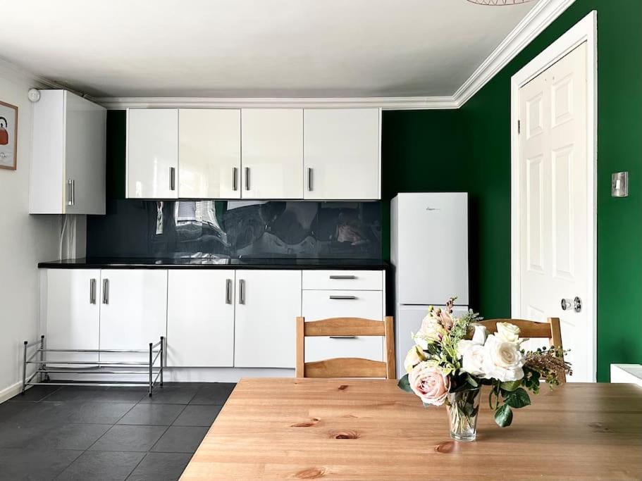 6 Guests House Old Trafford,Media City,City Centre, Free Parking 맨체스터 외부 사진