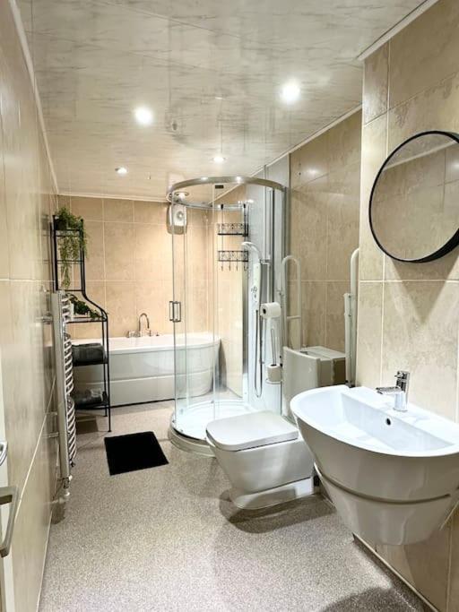 6 Guests House Old Trafford,Media City,City Centre, Free Parking 맨체스터 외부 사진