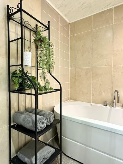 6 Guests House Old Trafford,Media City,City Centre, Free Parking 맨체스터 외부 사진